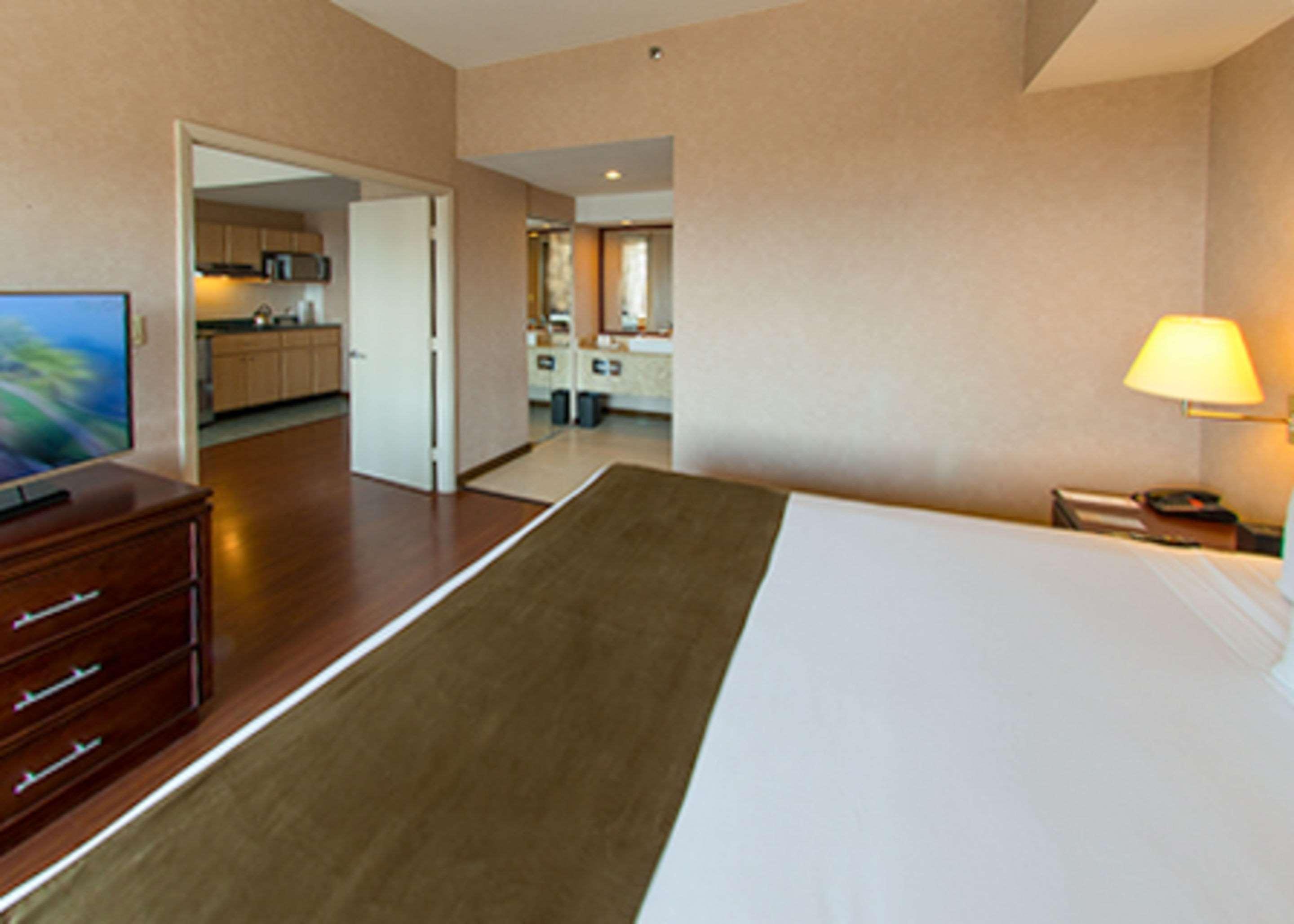 Clarion Suites Ville de Guatemala Extérieur photo A typical bedroom in a typical apartment