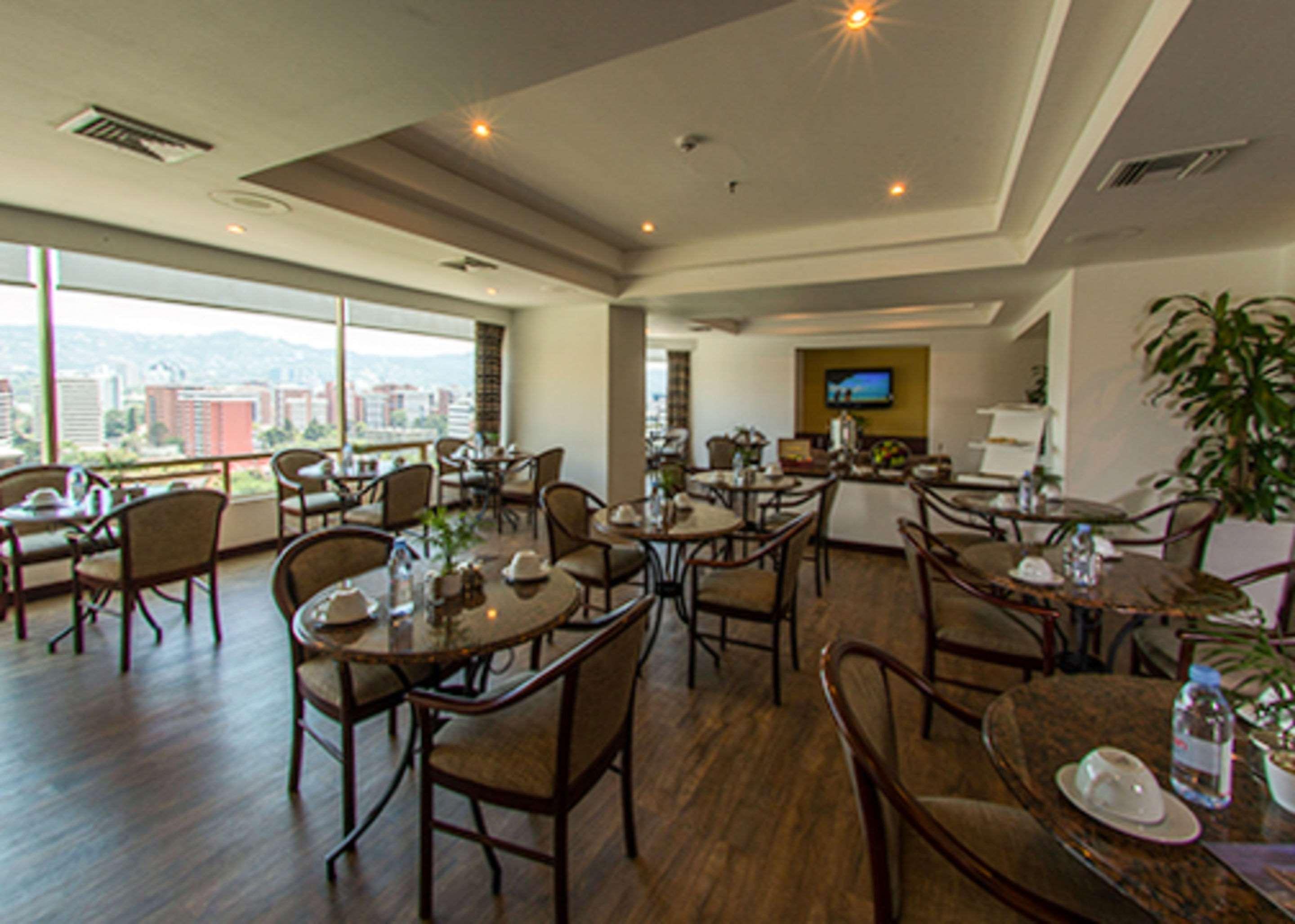 Clarion Suites Ville de Guatemala Extérieur photo Restaurant