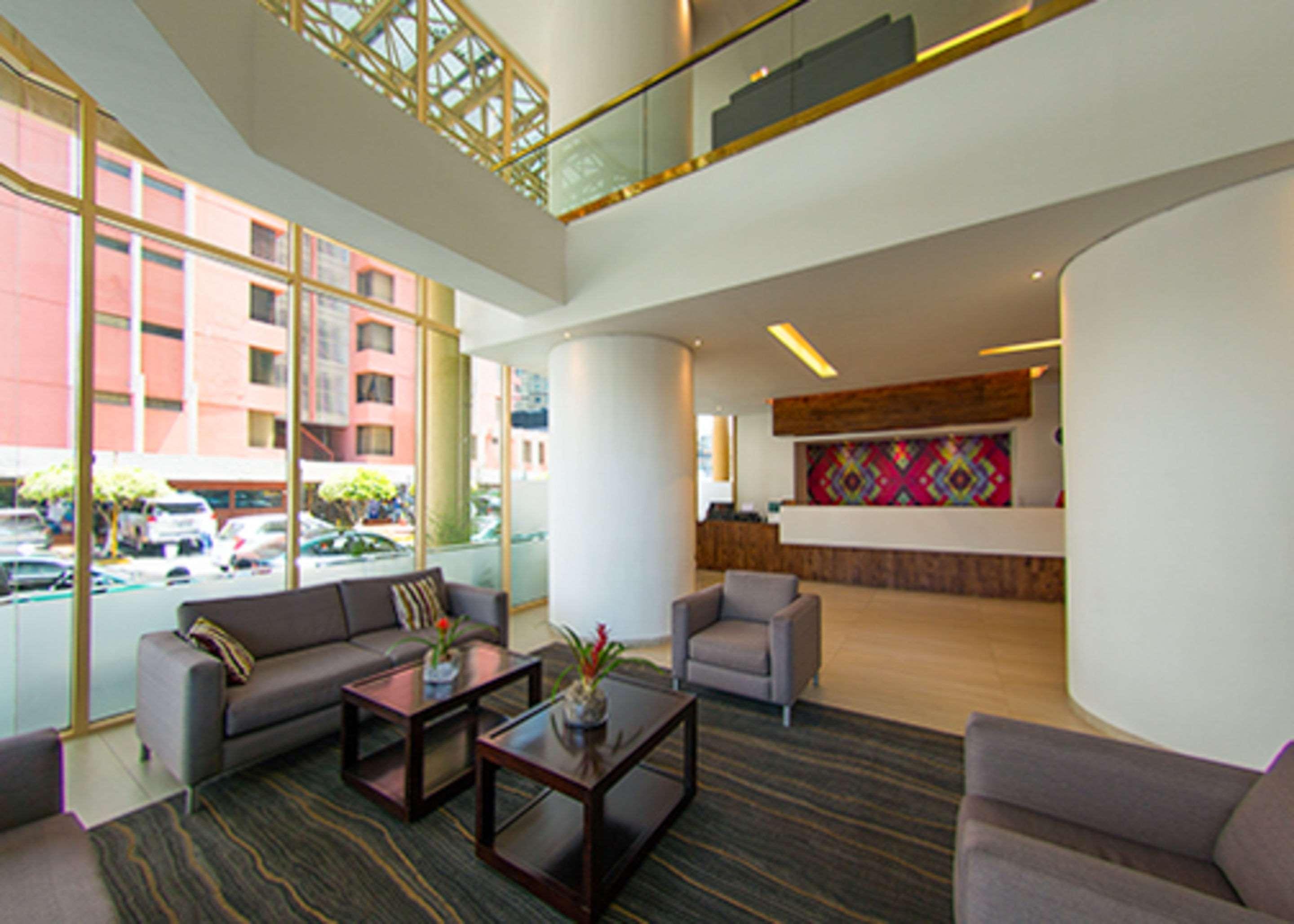 Clarion Suites Ville de Guatemala Extérieur photo Lobby