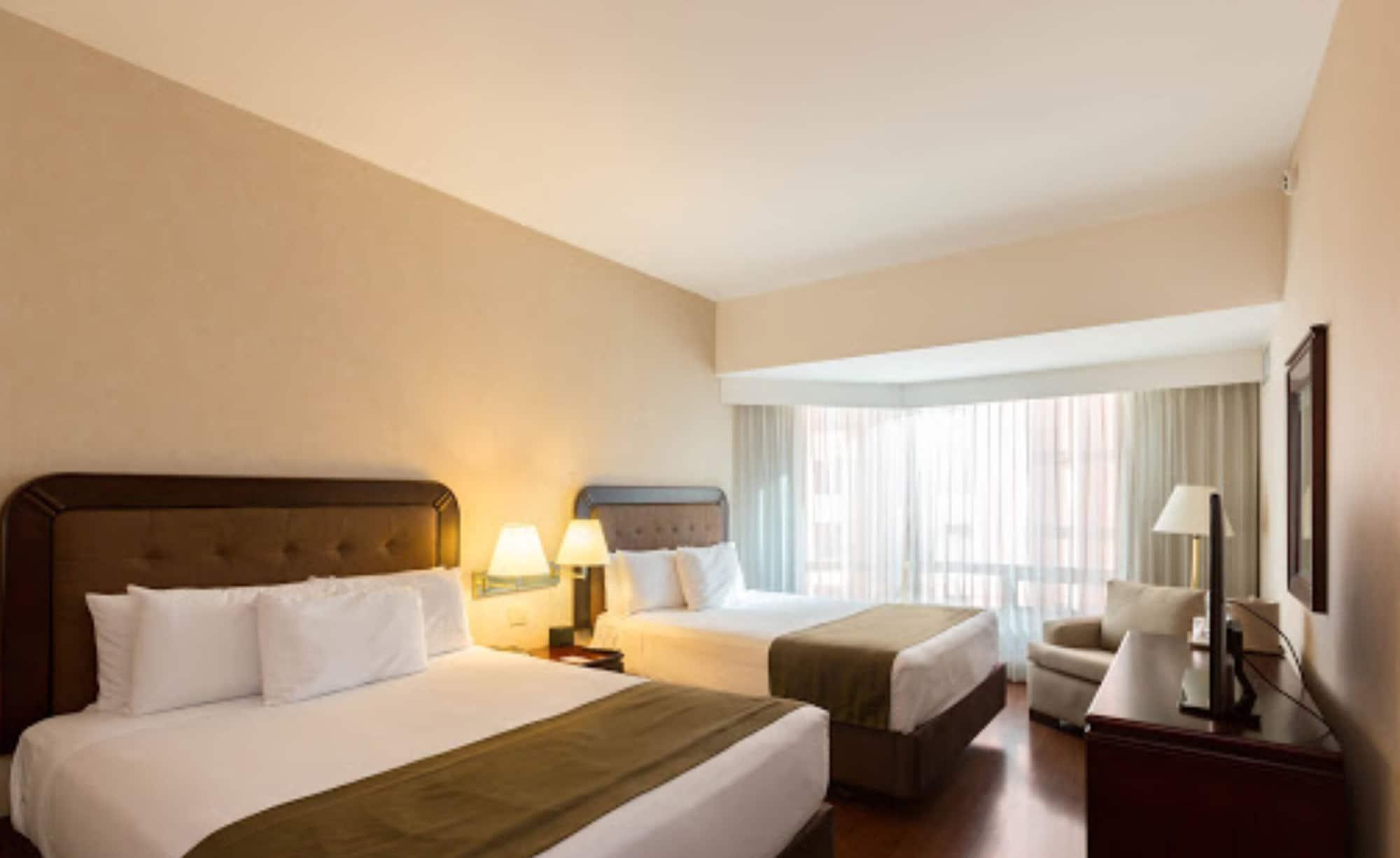 Clarion Suites Ville de Guatemala Extérieur photo A room at the hotel