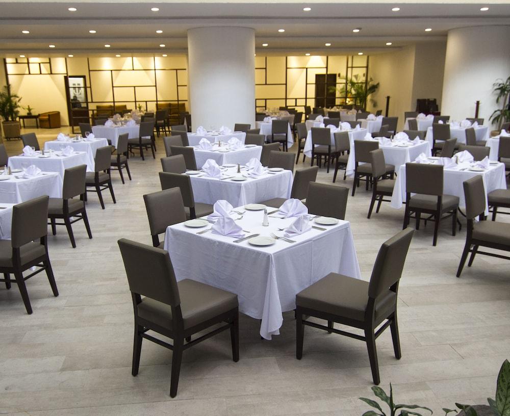 Clarion Suites Ville de Guatemala Extérieur photo The dining room at the National Museum of Singapore
