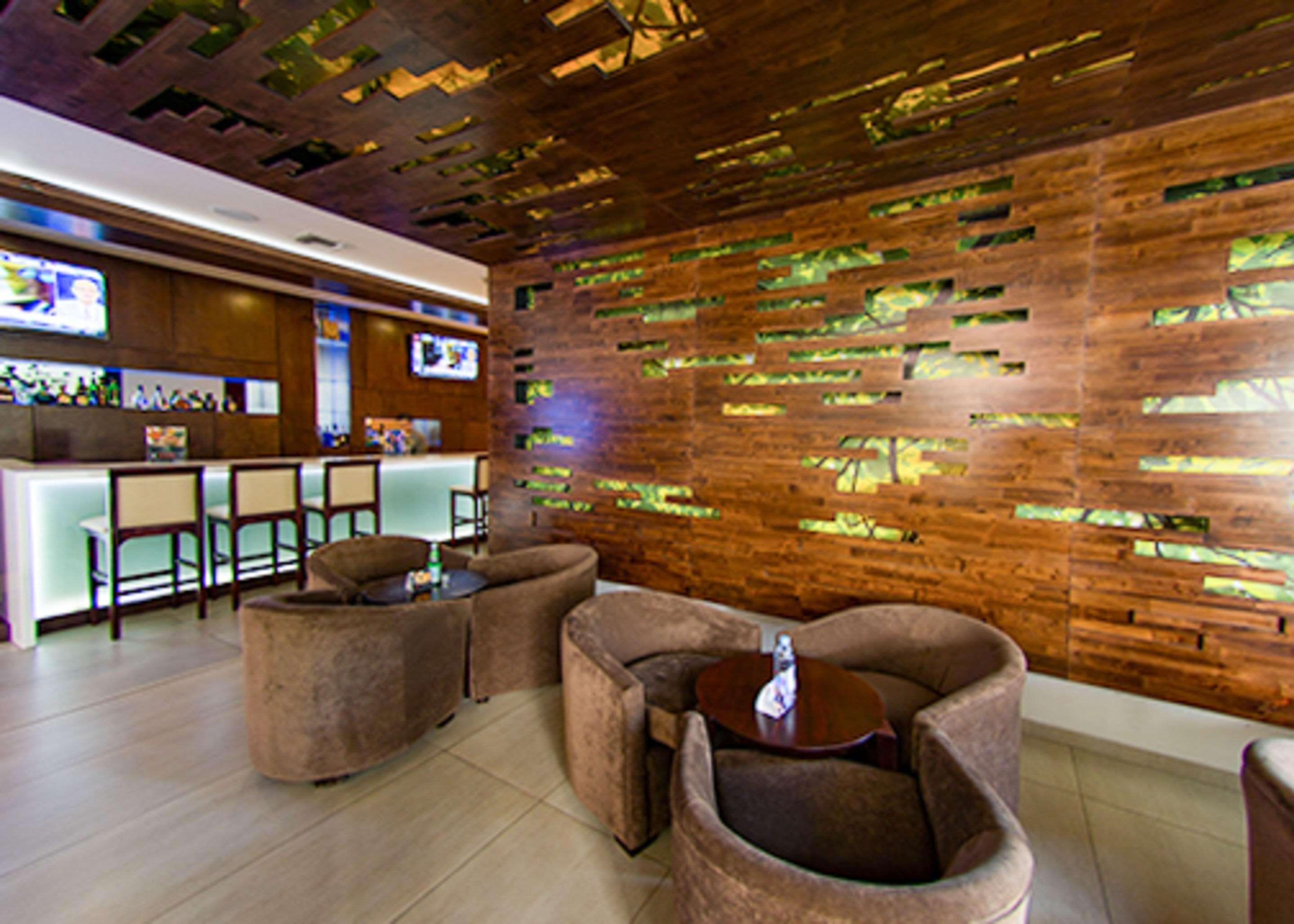 Clarion Suites Ville de Guatemala Extérieur photo The lounge at the airport