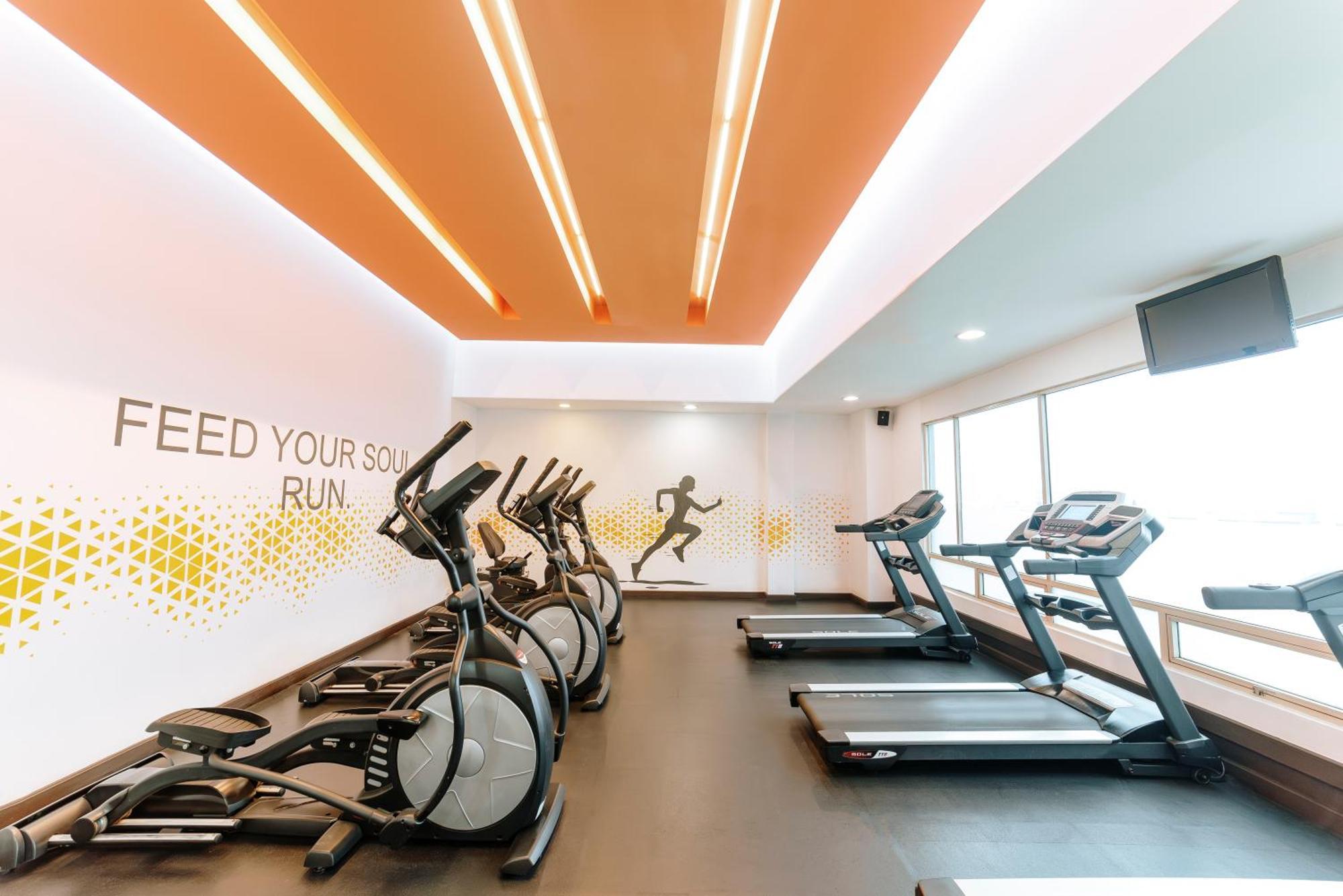 Clarion Suites Ville de Guatemala Extérieur photo The gym at the hotel