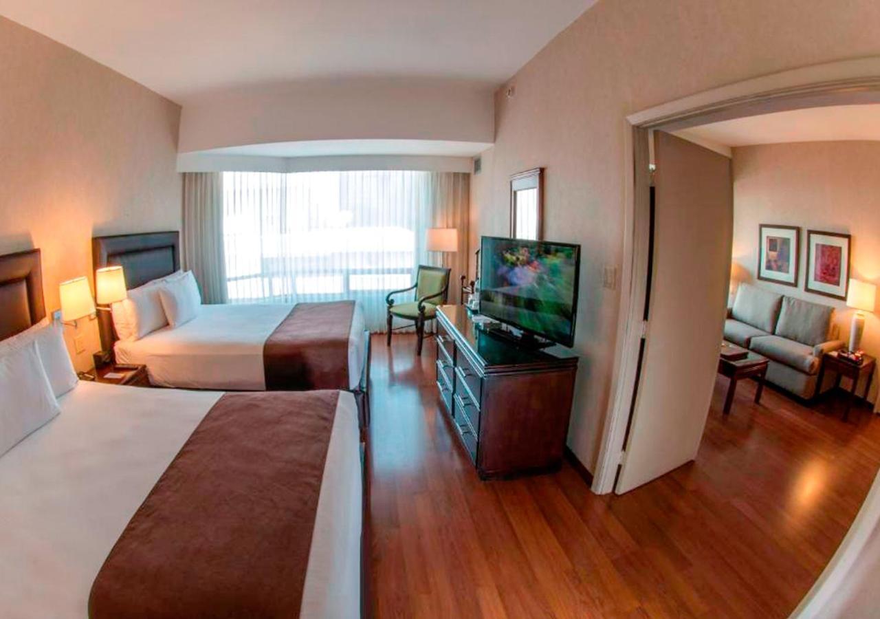 Clarion Suites Ville de Guatemala Extérieur photo A typical hotel room