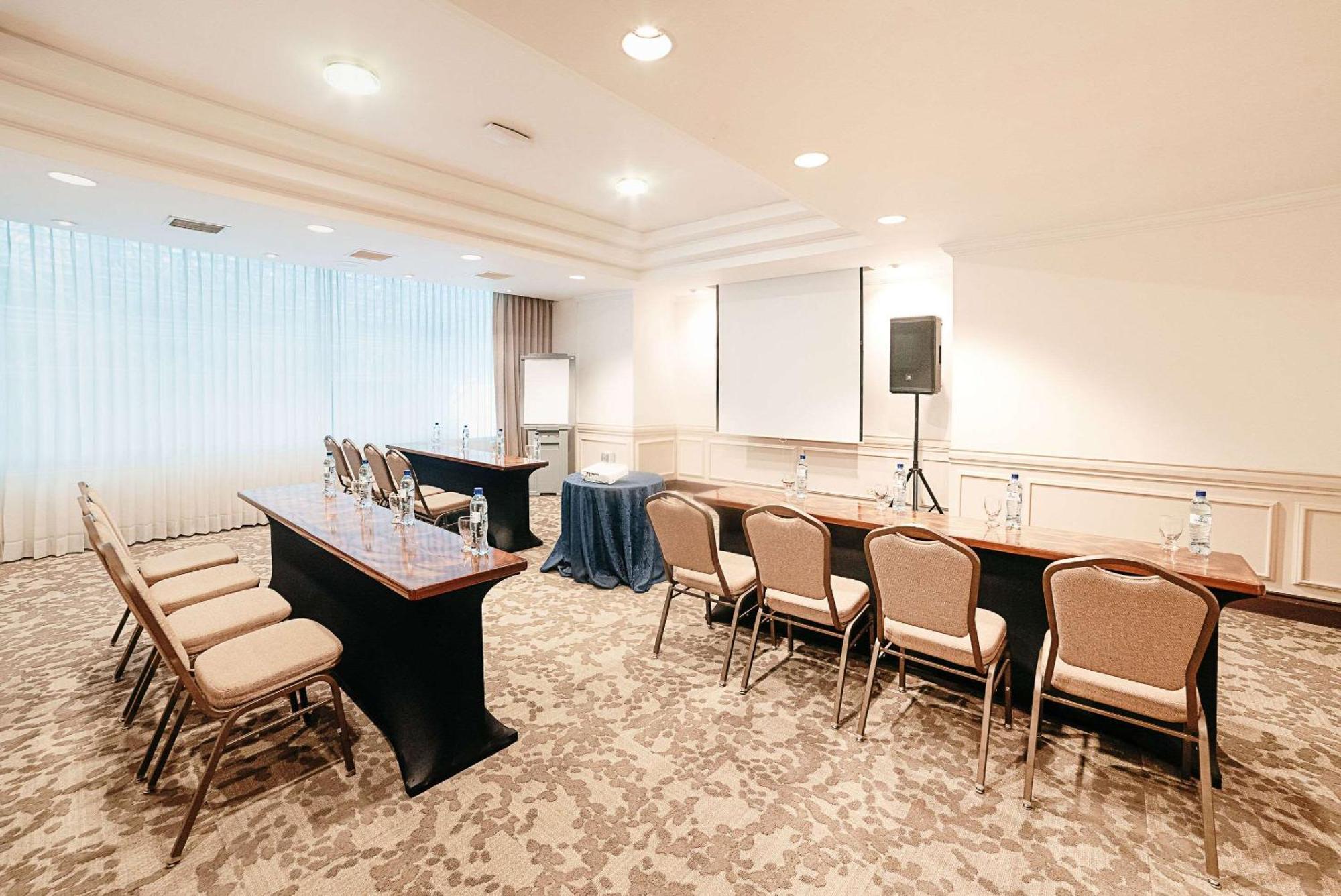 Clarion Suites Ville de Guatemala Extérieur photo Meeting room