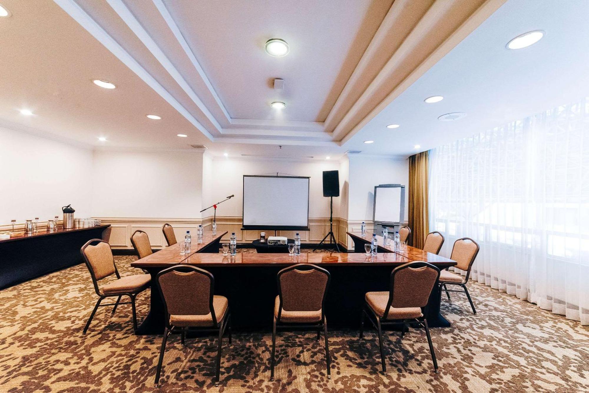 Clarion Suites Ville de Guatemala Extérieur photo Meeting room