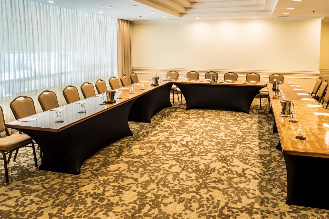 Clarion Suites Ville de Guatemala Extérieur photo U-shaped table layout