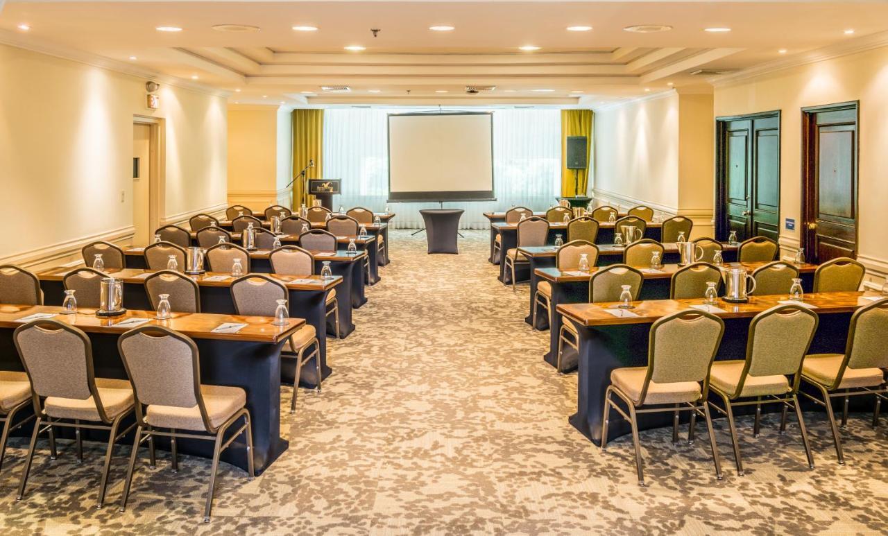 Clarion Suites Ville de Guatemala Extérieur photo Meeting room